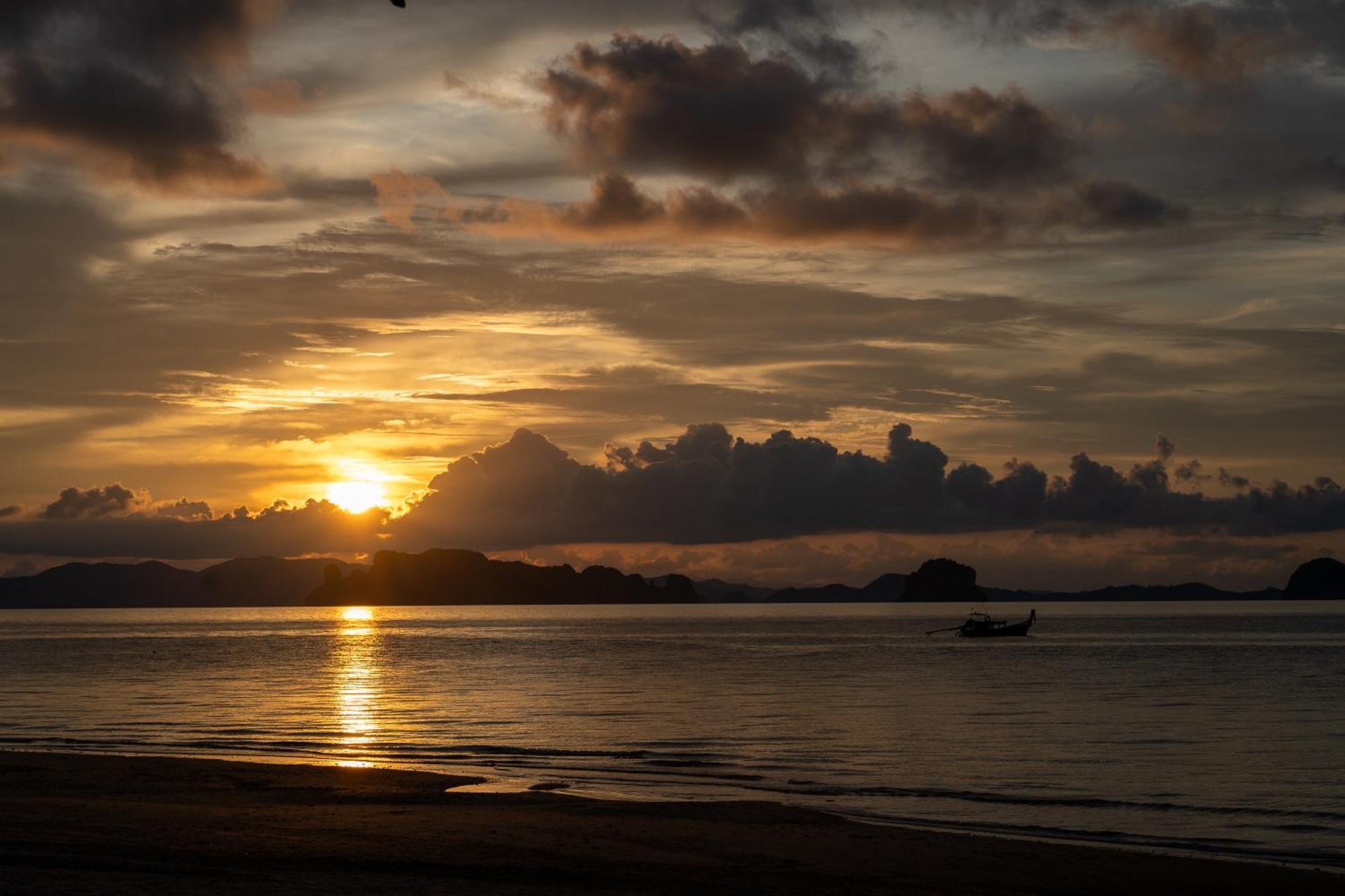 Tup Kaek Sunset Beach Resort-Sha Plus Pantai Tab Kaek Luaran gambar